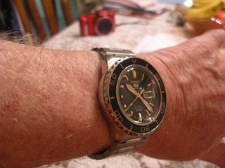 SEIKO.5._Fifty-Five_Fantoms._Auto._blk_and_Gold_005