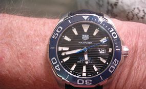 TAG.HEUER.300m.Dive Watch w. black.blue sailcloth strap 001.JPG