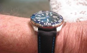 TAG.HEUER.300m.Dive Watch w. black.blue sailcloth strap 004.JPG